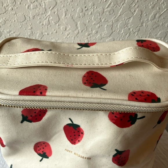 Kate Spade: Strawberry Print Cream Lunch Tote/Bag - Picture 12 of 16